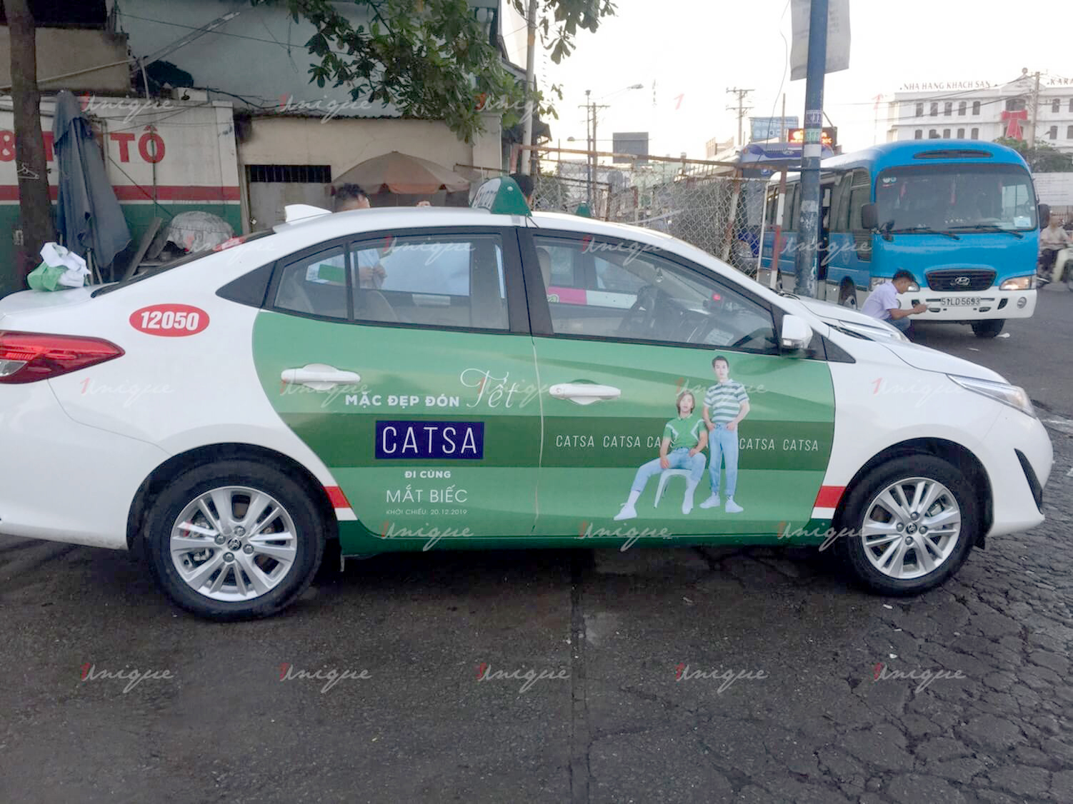 thời trang Catsa quảng cáo trên taxi